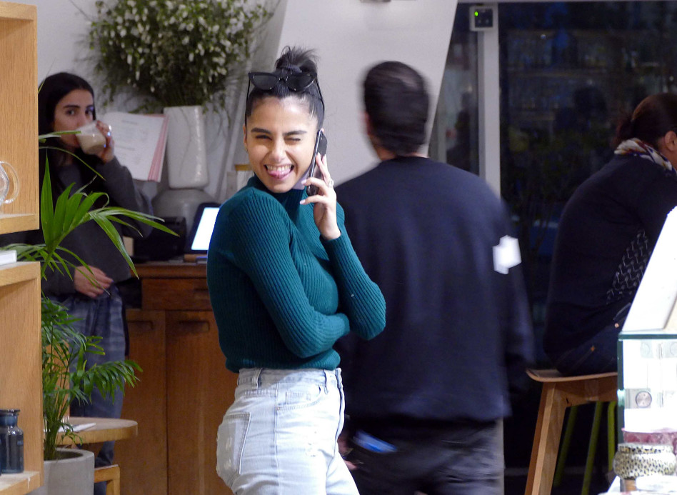 זה טום אביב שם בצד השני של קו?