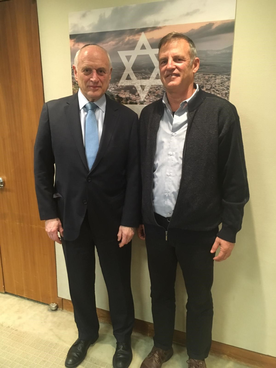 שאול גולדשטיין ומלקולם הונליין (צילום: עוזי ברזיל)