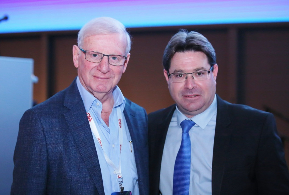 אופיר אקוניס ואבי דגני (צילום: דרור סיתהכל)