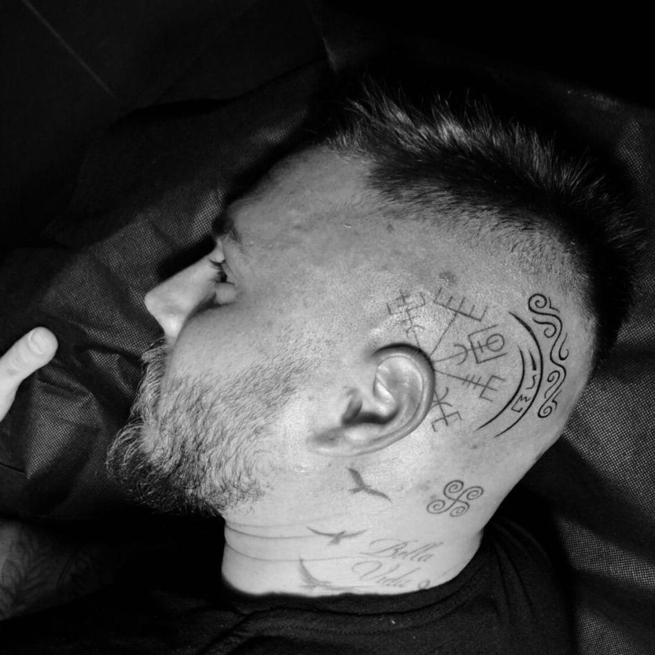 צד אחד. טום אביב (צילום פרטי)