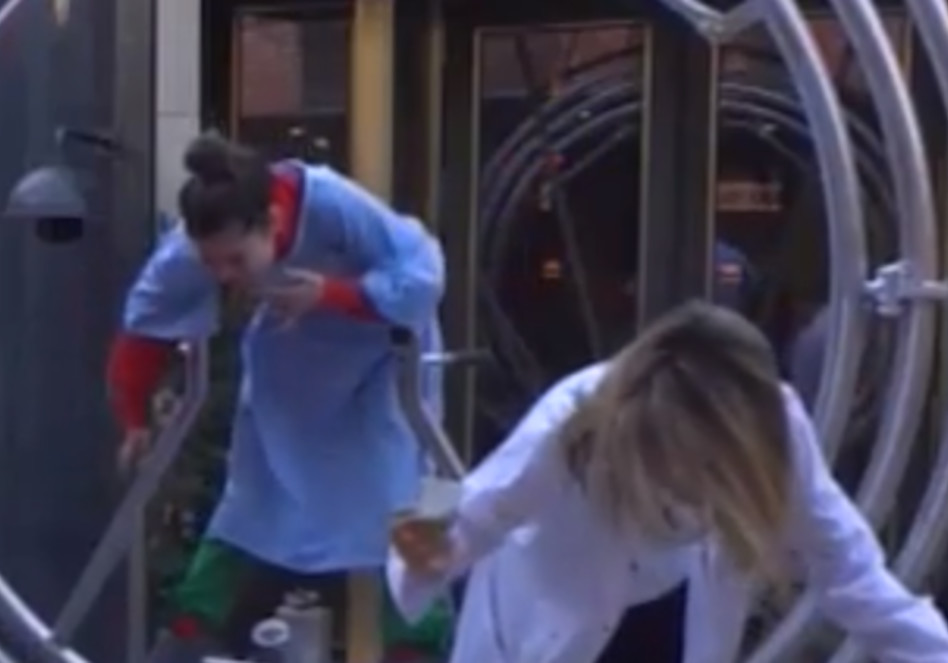 לא נעים. רותם סלע והודיה כהן( צילום מסך: 2025)