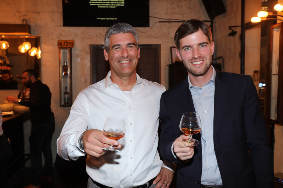 בנג׳מין בייקר ונדב ארנס (צילום: רפי דלויה)