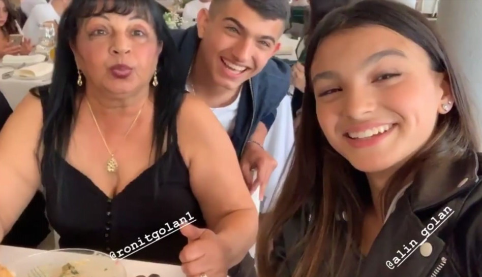 סבתא מאושרת. ליאם ואלין עם רונית