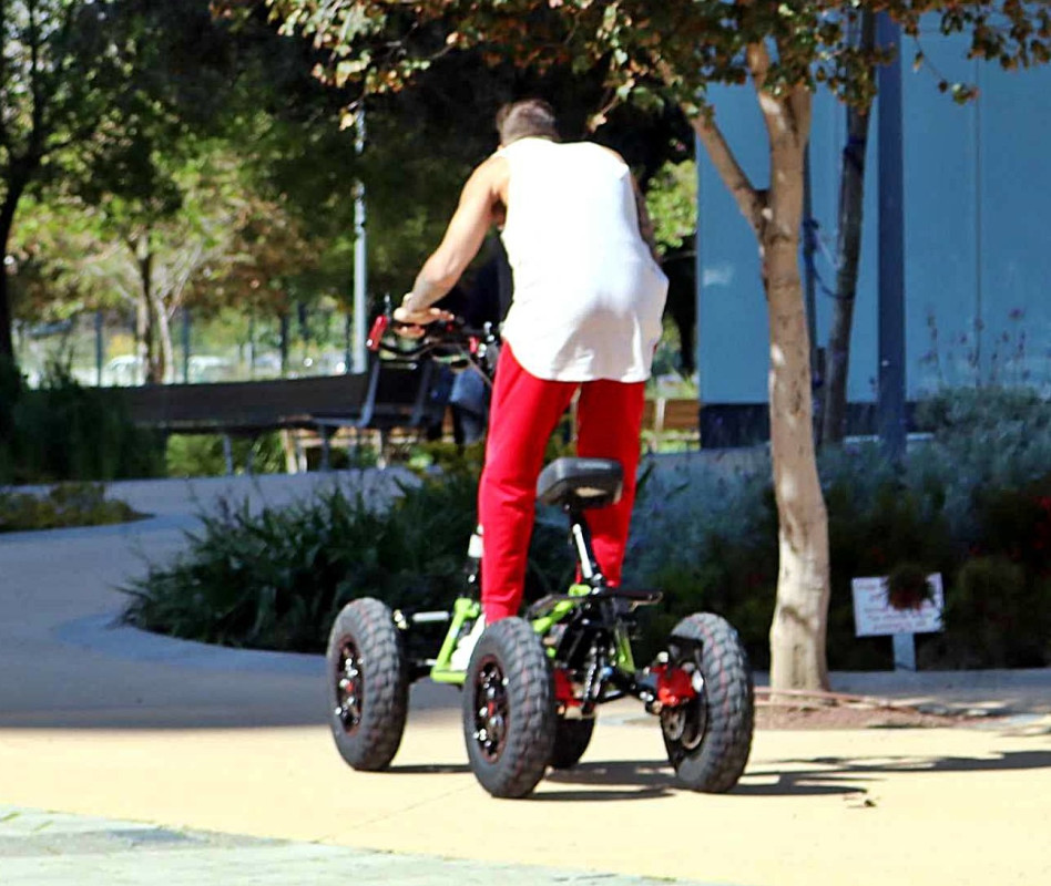 זה כדי לחמוק מהפפראצי?