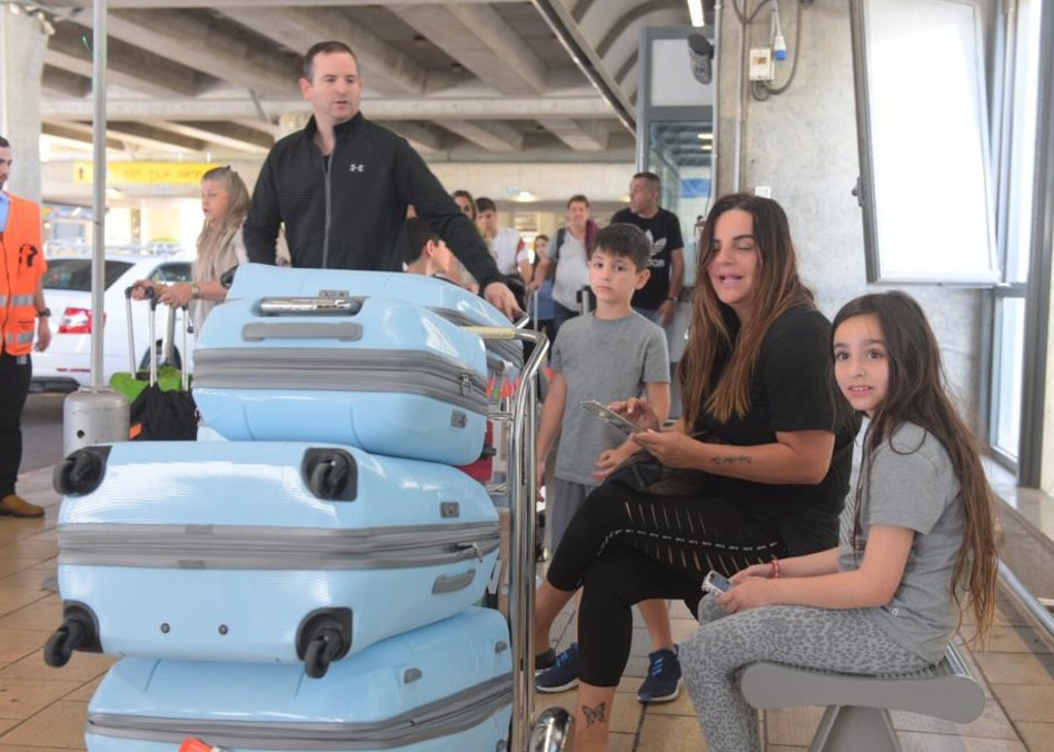 לא פשוט למעלה 14 שעות טיסה