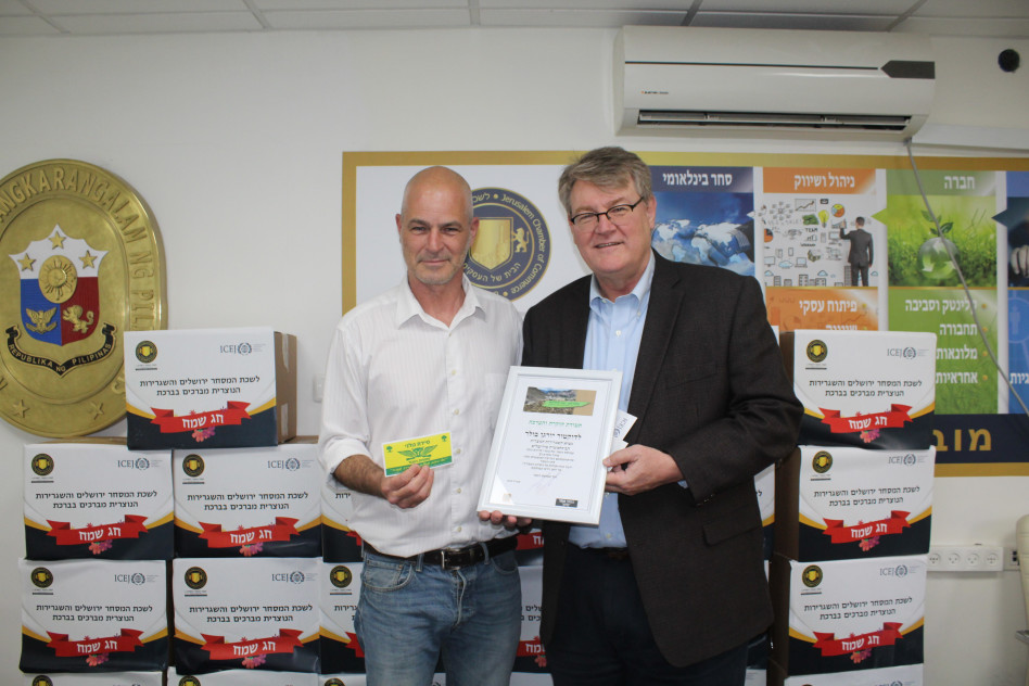 דיוויד פרסונס ויובל חן (צילום: באדיבות השגרירות הנוצרית הבינלאומית בירושלים)