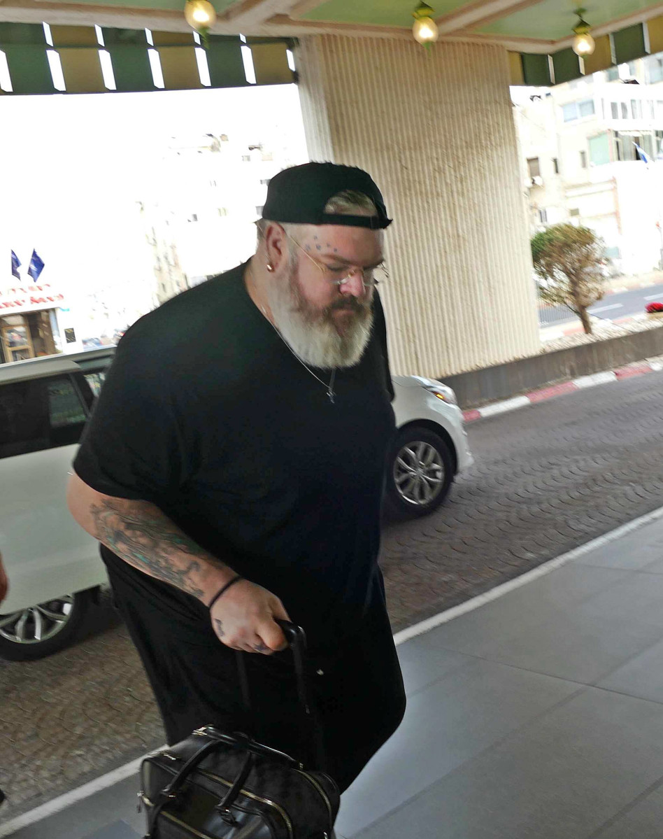 אבל מה עם איזה חיוך?