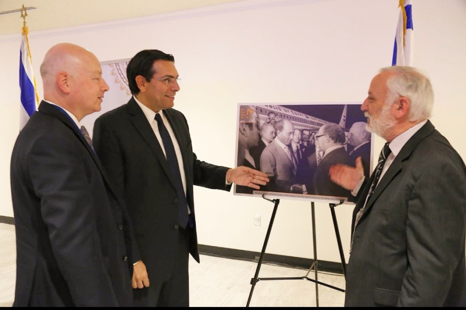 הרצל מקוב, דני דנון וג'ייסון גרינבלט (צילום: משלחת ישראל לאו״ם)