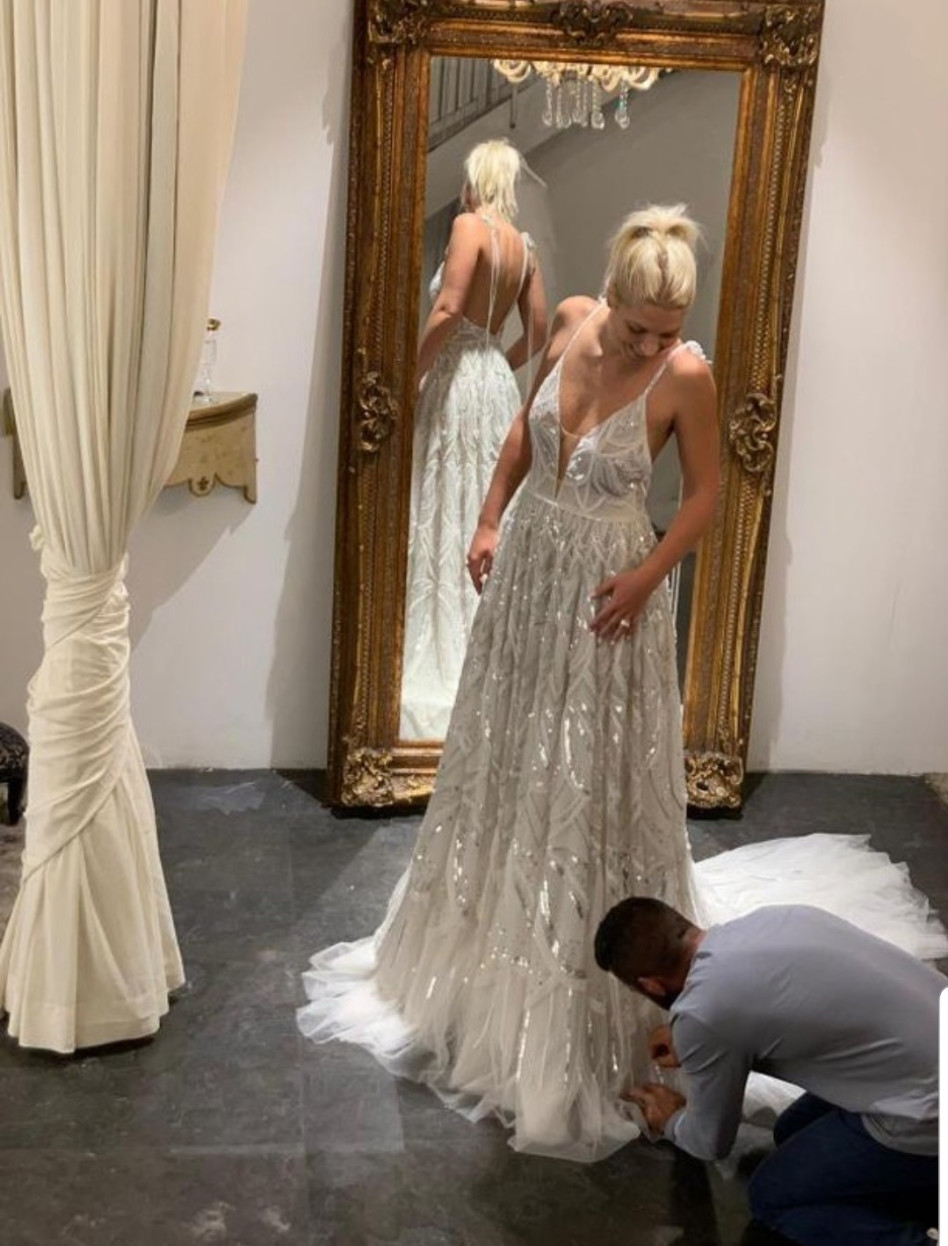 חן רוזנבלום והמעצב עידן כהן במדידות (צילום: דוד מור כלפון)