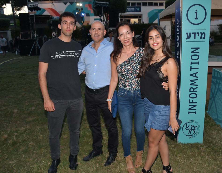 מיה, מירי, אסי ועומר טוכמאייר (צילום: אביב חופי)