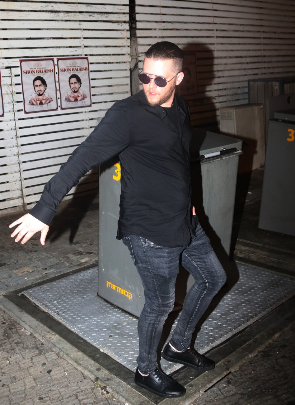  מתחמק מהמצלמה. דניאל תבורי