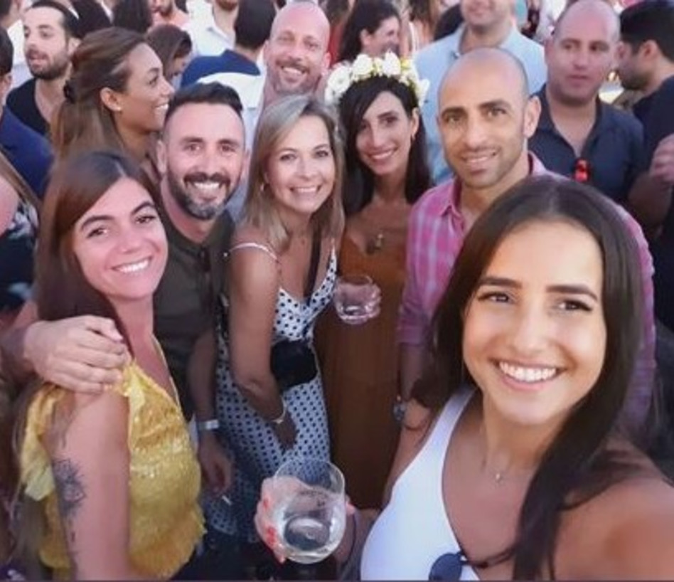 יש גם חברים נוספים. לירן לוי, שרונה, שירי קופפרברג, שחר משה ולמעלה משמאל דקלה דאיטי מסתתרת (צילום: אינסטגרם)