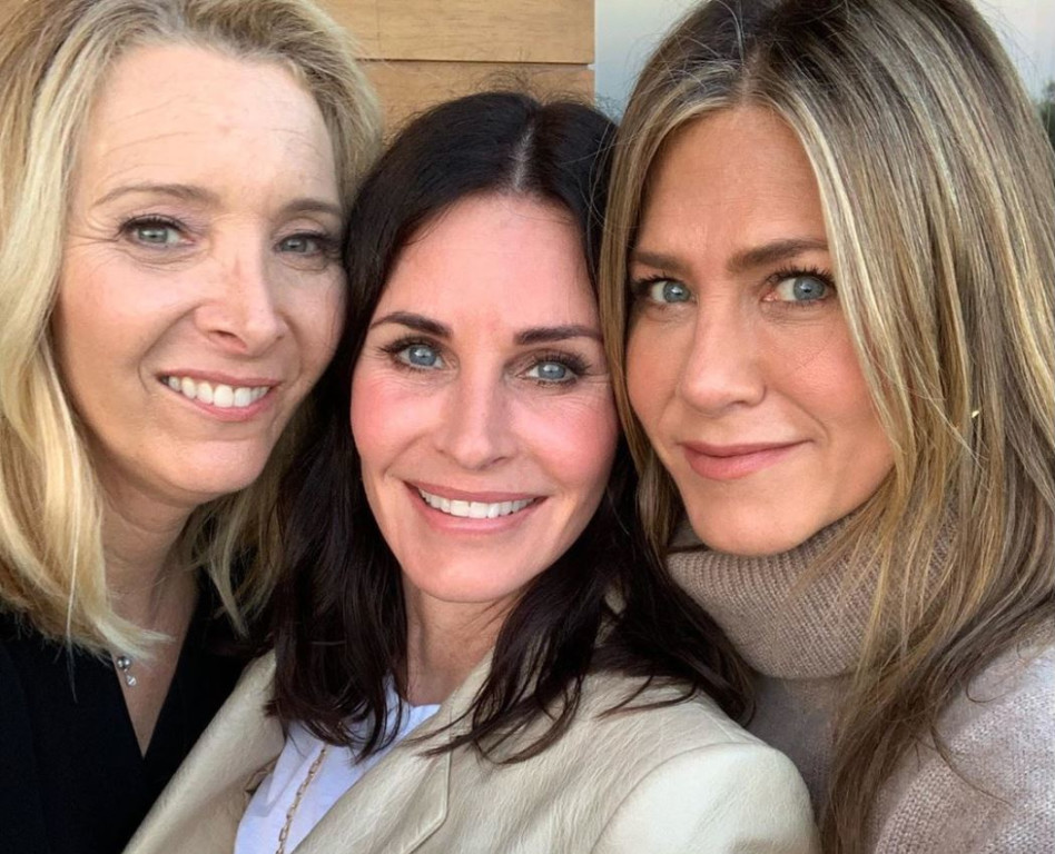 באיחוד הקודם בשנה שעברה. קורטני קוקס, ג'ניפר אניסטון וליסה קודרו (צילום: אינסטגרם)