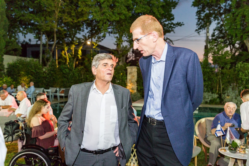 דב אלבוקרק וצבי פירון (צילום: דרור עינב)