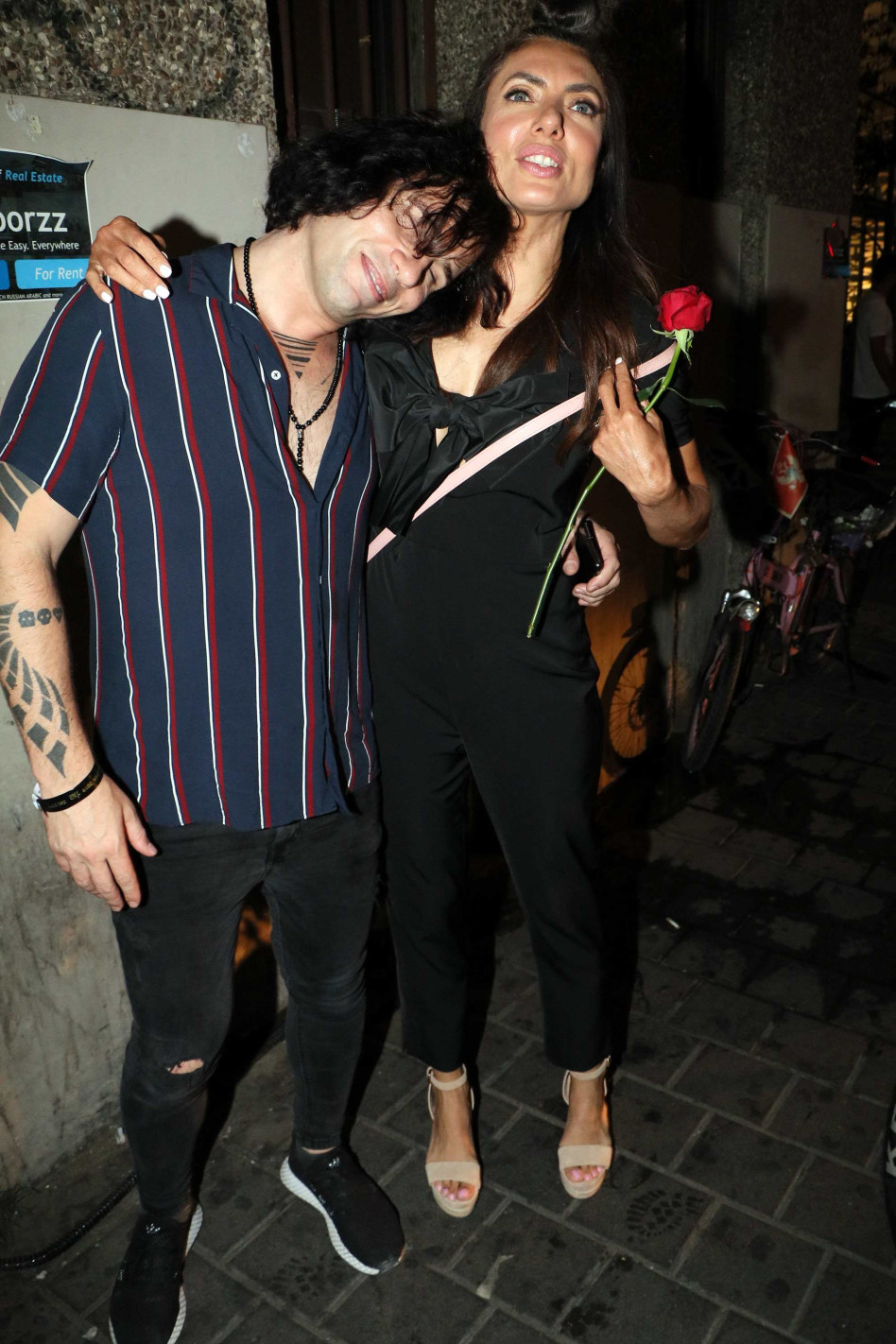 הביאו פרח. אירה דולפין וסקאזי