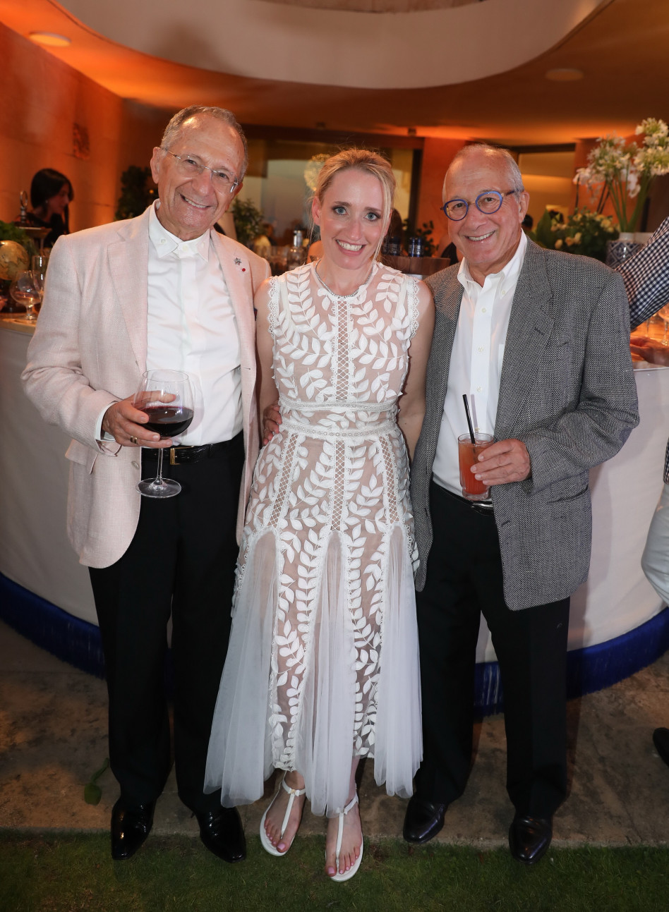 יצחק סגול, דפנה ג'קסון וסמי סגול