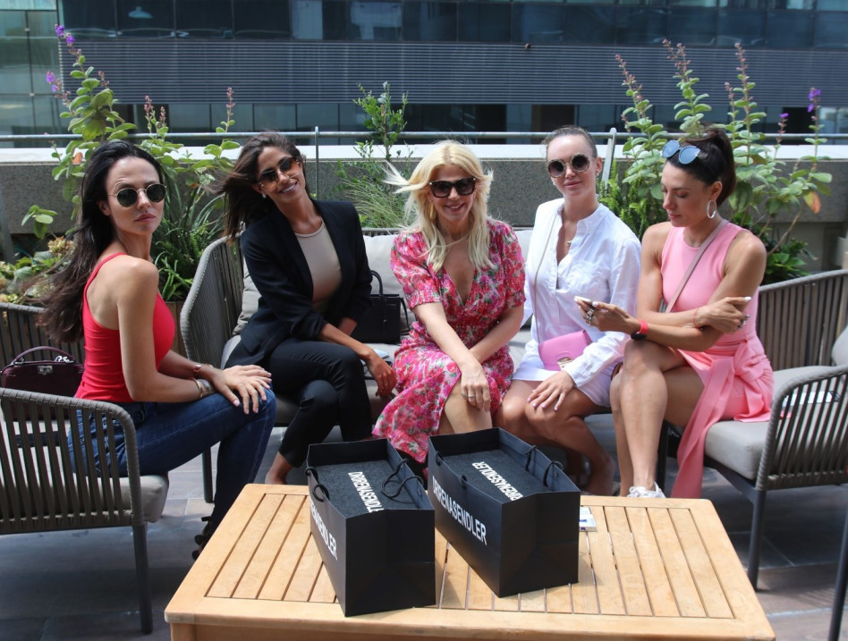 תופסות שמש. אירה דולפין, קסניה טרנטול, סנדרה רינגלר, דניאל גרינברג, מרינה קבישר