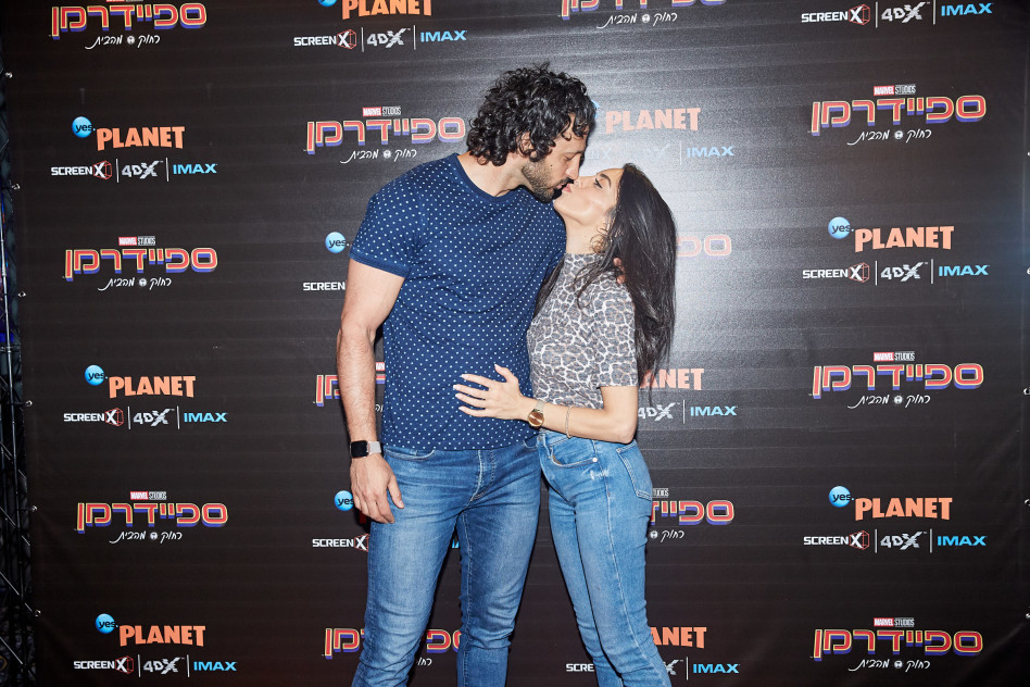 באו להשיק את אהבתם. בת אל לוי ואסף חנגרי (צילומים: שוקה כהן)