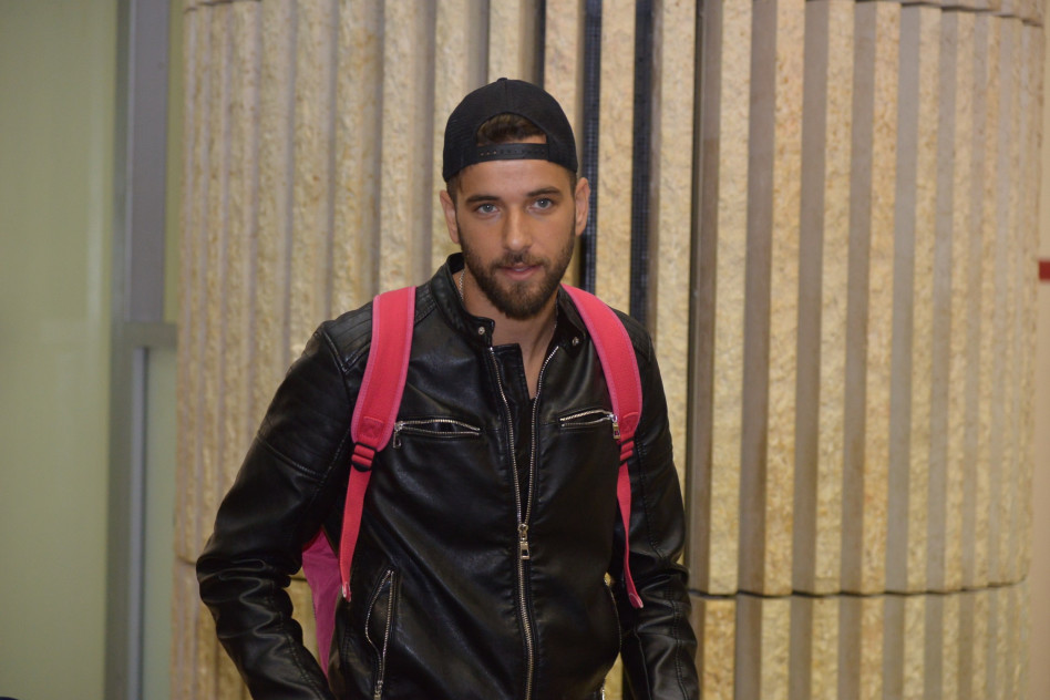 גם טום קשתי כאן