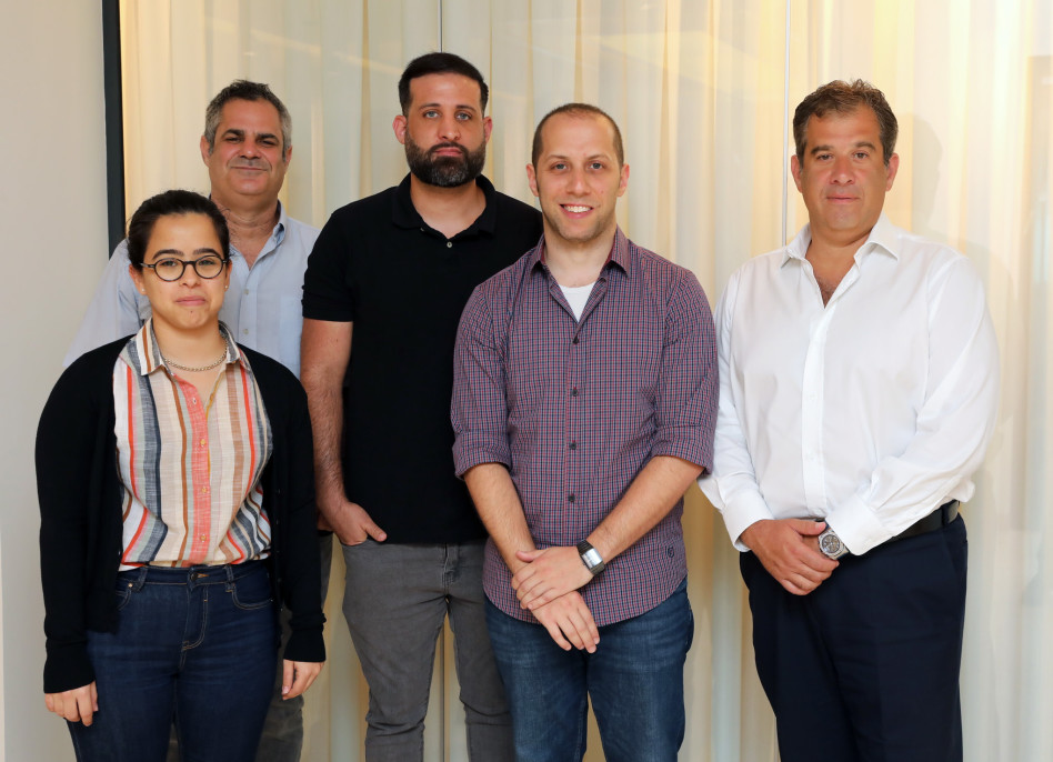 אסי שמלצר, זוכי המלגות אוהד איזנהנדלר, גולן בן-דור ושחף בן גל וד"ר טל רביב (צילום: עזרא לוי)