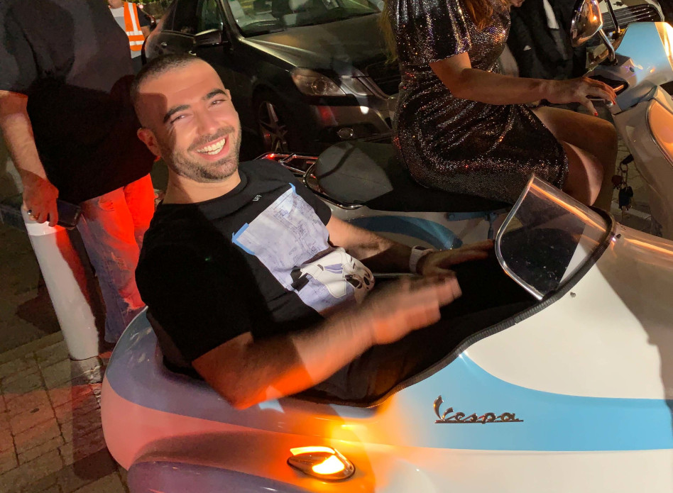 רווק וטוב לו. עומר אדם (צילום: שלומי פינטו)