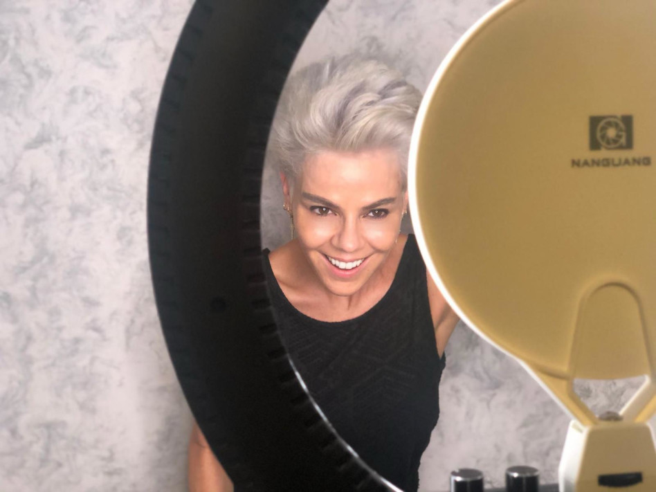 מראה מראה שעל הקיר. דנה רון (צילום פרטי)