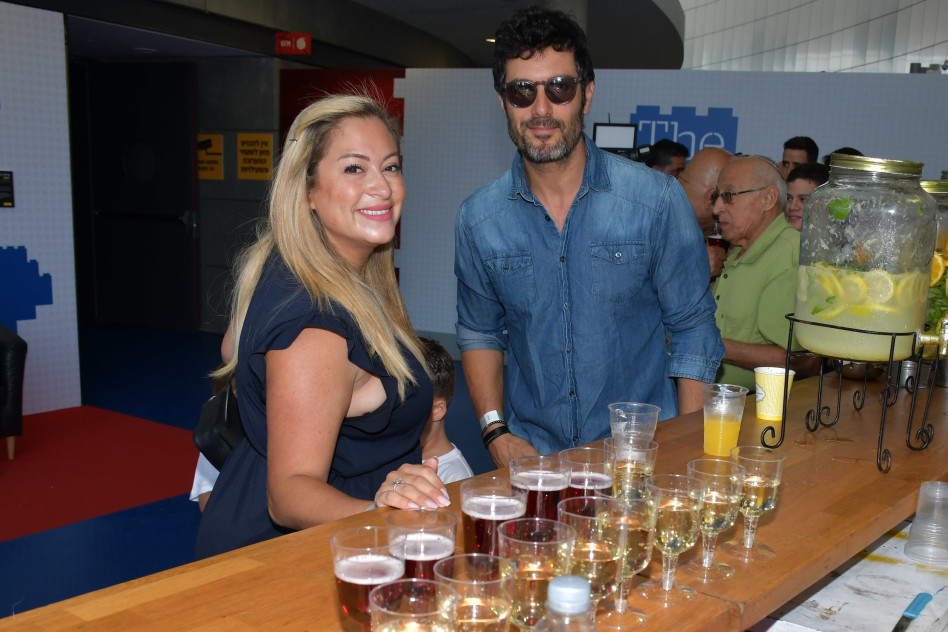 מעניין על מה הם מקשקשים. רון שחר וליהיא גרינר