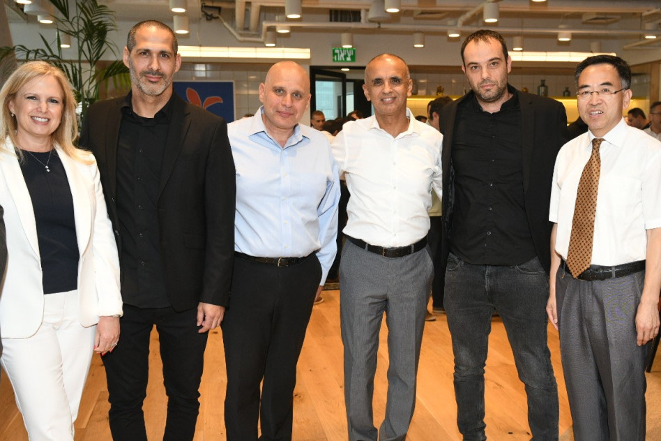 צ'וי יוטינג, ערן וולף, עו"ד אלדד כורש, לוי הלוי, ערן טאוב, ועו"ד אילת טורם (צילום: ישראל הדרי)