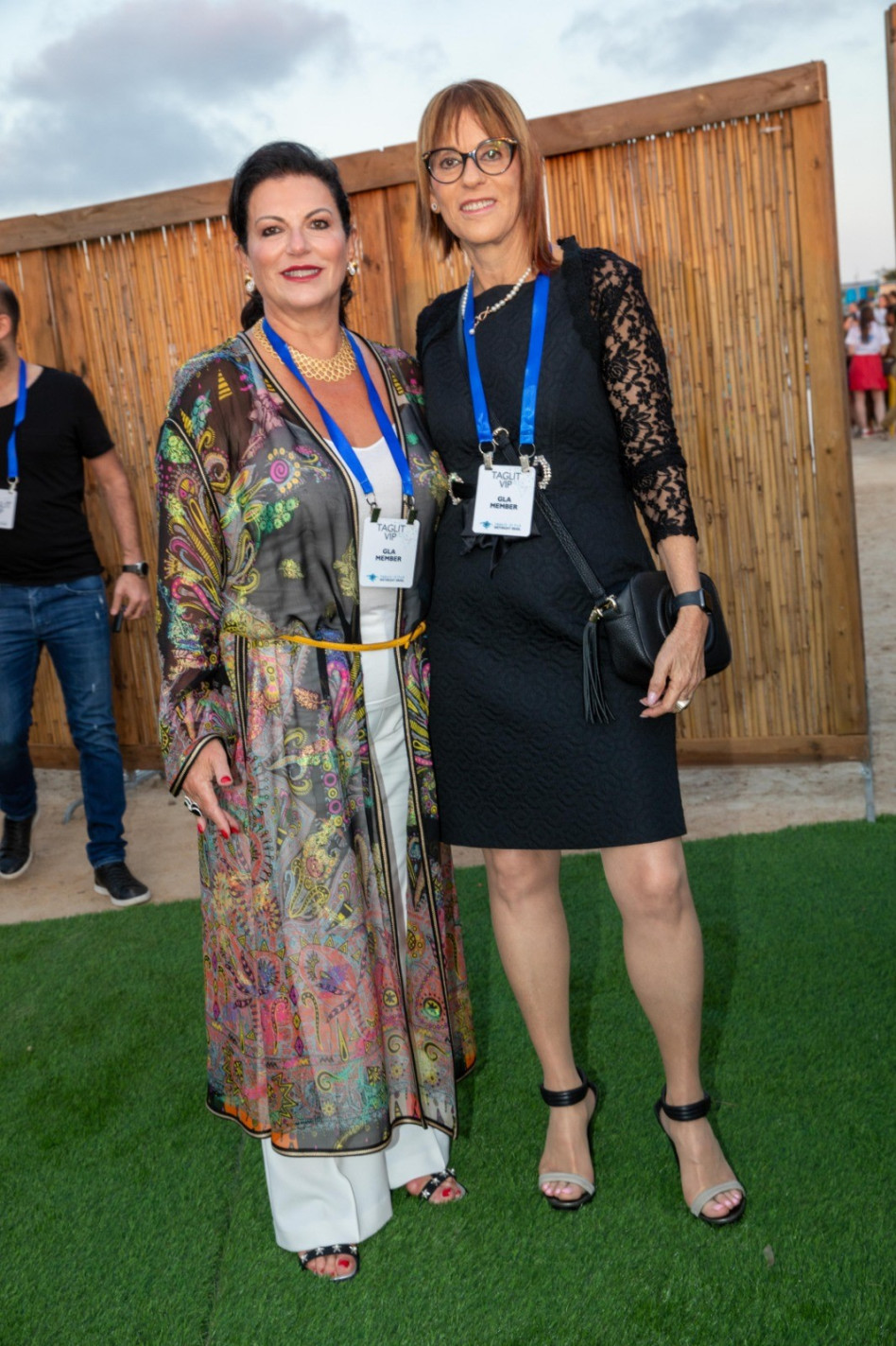 עדה שפיצר ושילה ספרא (צילום: ארז עוזיר)