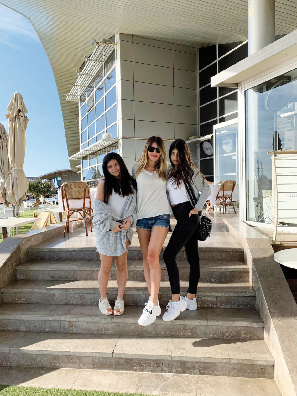 אביבה תבורי ובנותיה (צילום: באדיבות המצולמת)