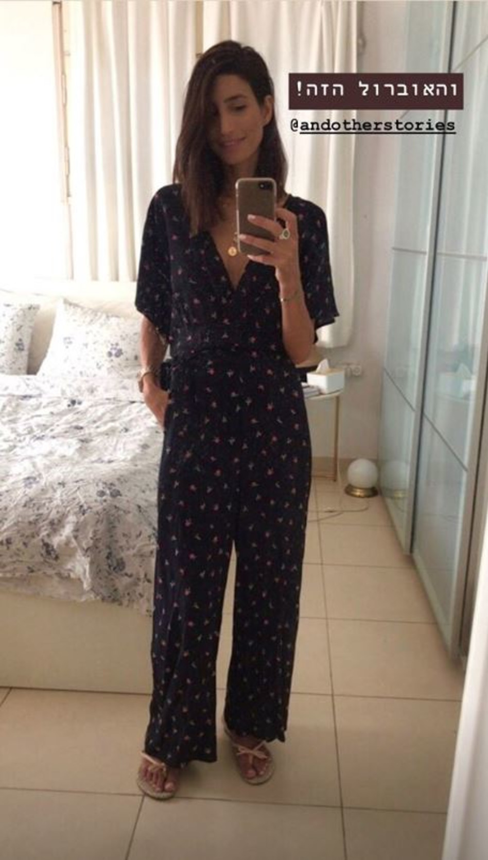 שרונה מרלין מדגמנת. (צילום: אינסטגרם)