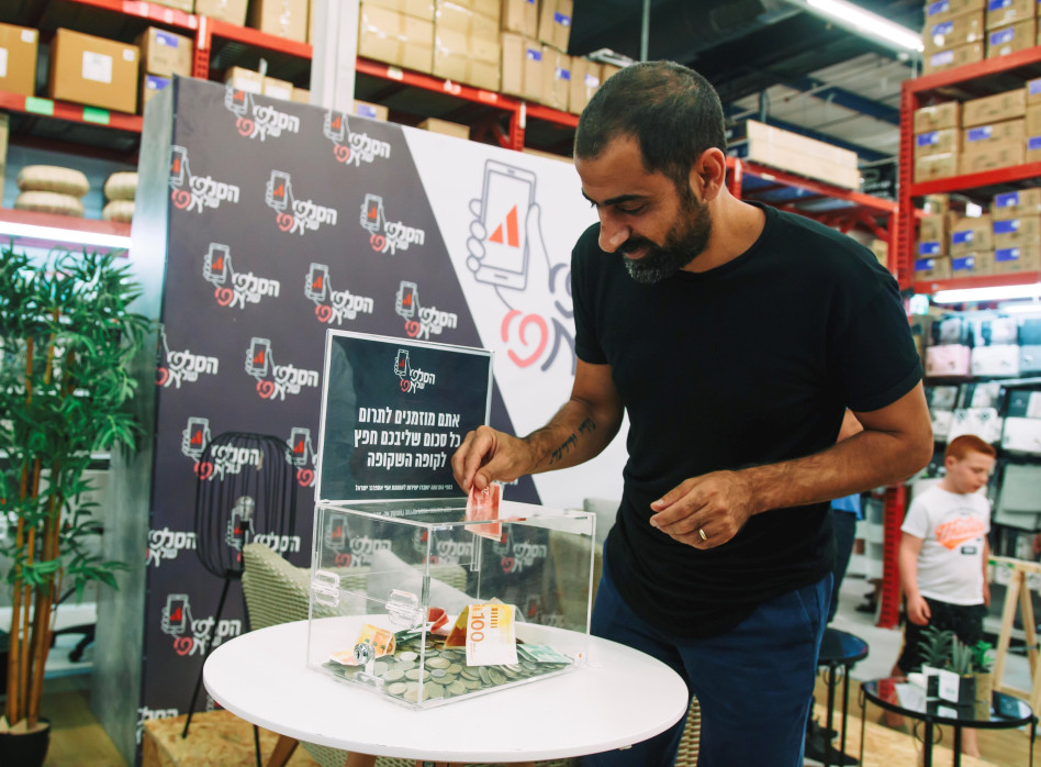 נותן תרומה בעצמו. אסי ישראלוף