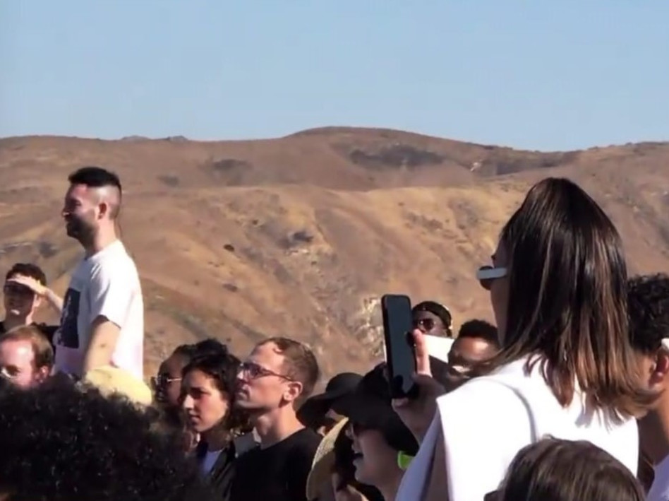 נופר מור מתעדת את המתעדת