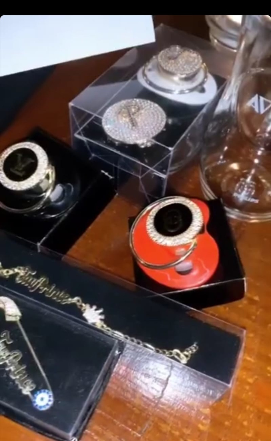 השלל המוגזם. (צילום מתוך האינסטגרם של בן אל)