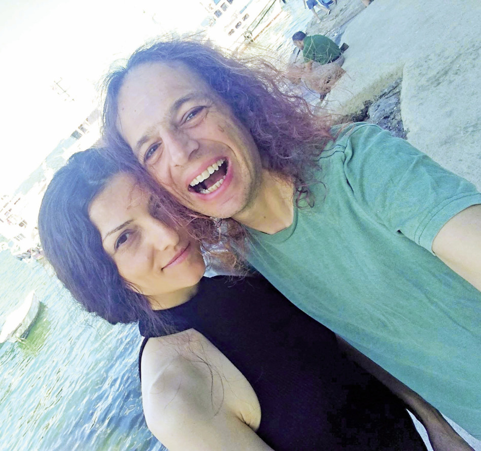 אמיר חצרוני ובת הזוג החדשה (צילום פרטי)