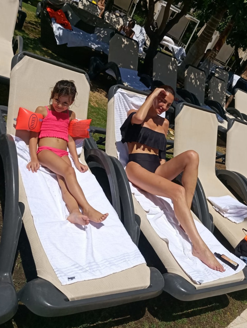 יום כיף בבריכה עם אמא