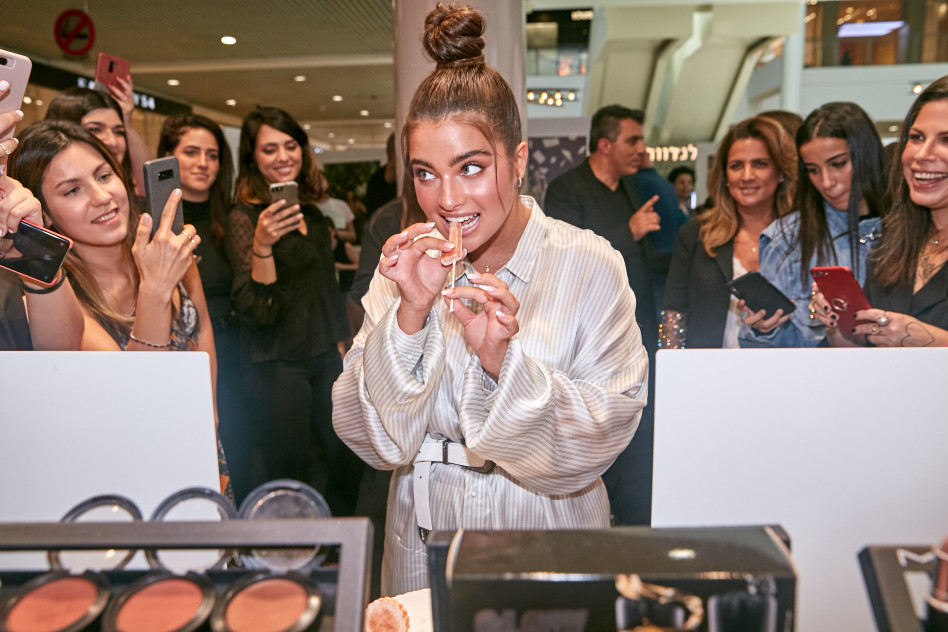 טועמת מכל העולמות. נועה קירל (צילום: שוקה כהן)