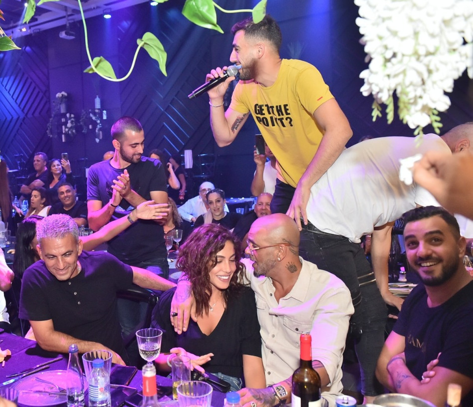 לואי עלי מחמם את האווירה. (צילום: ארן חן צלמים)