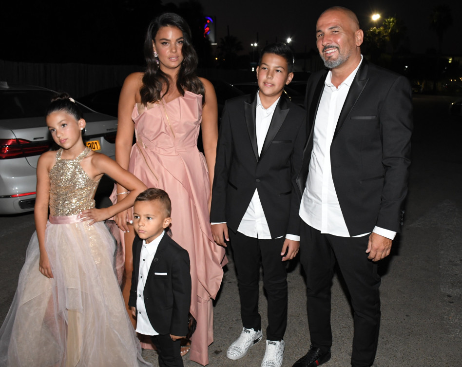 שיהיה בהמון מזל. משפחת בן שושן