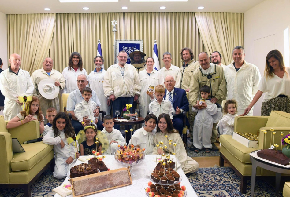 נציגי מועצת הדבש הנשיא ריבלין (צילום: מארק ניימן לע"מ)