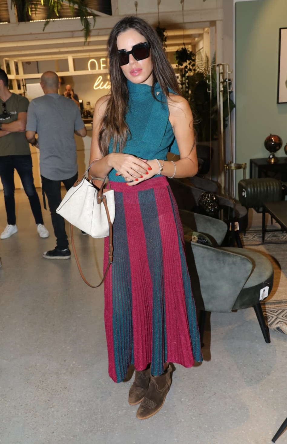 בדיסטנס? נטלי דדון