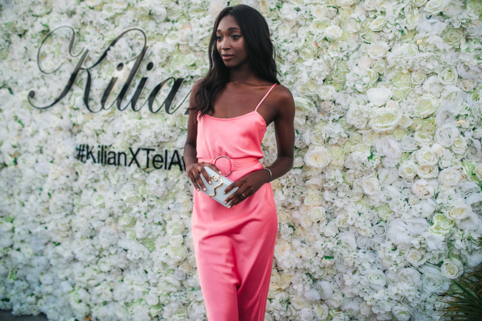 פיי מתנדבת (צילום:שחר ארביב)