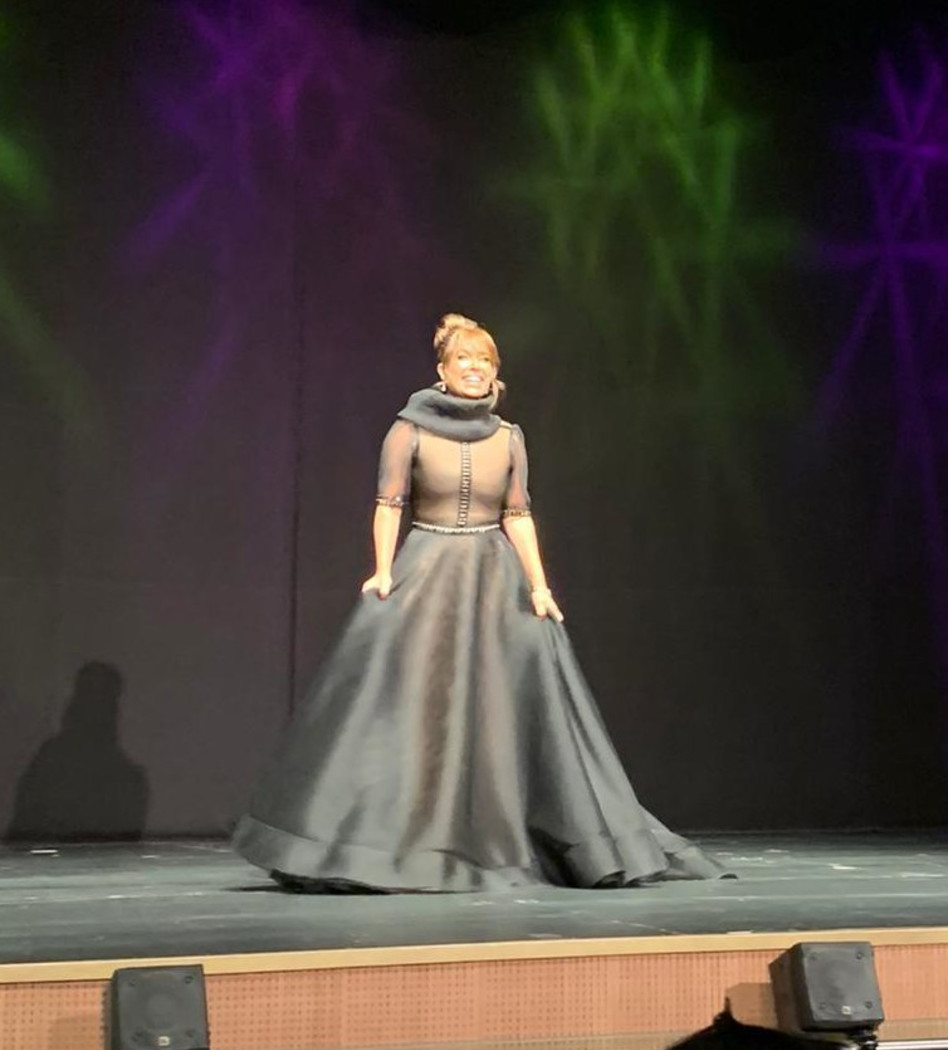 נהנית על הבמה (צילום: פרטי)