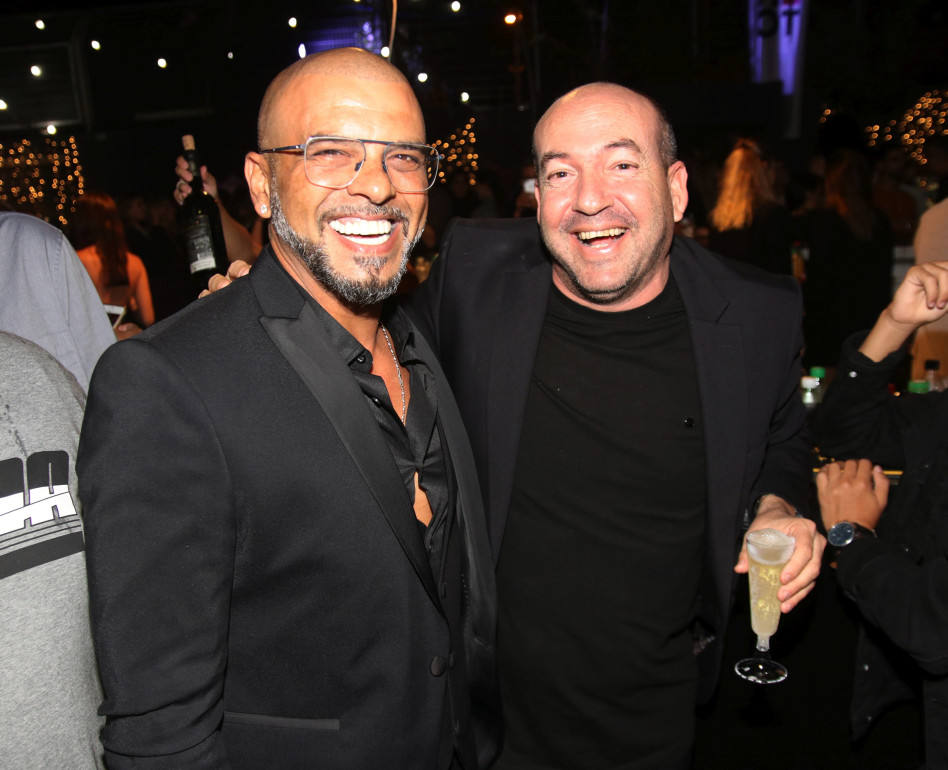 חיוכים וחיבוקים. אייל ברקוביץ' ואייל גולן