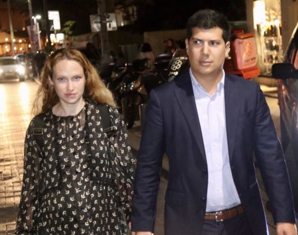 עו"ד עמית חדד ובת הזוג (צילום: אבשלום ששוני)