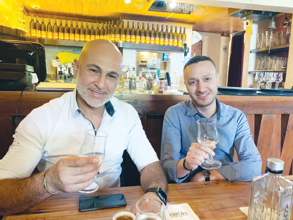 הבעלים אחסאן גנים ותאופיק עטיה (צילום: יח"צ)