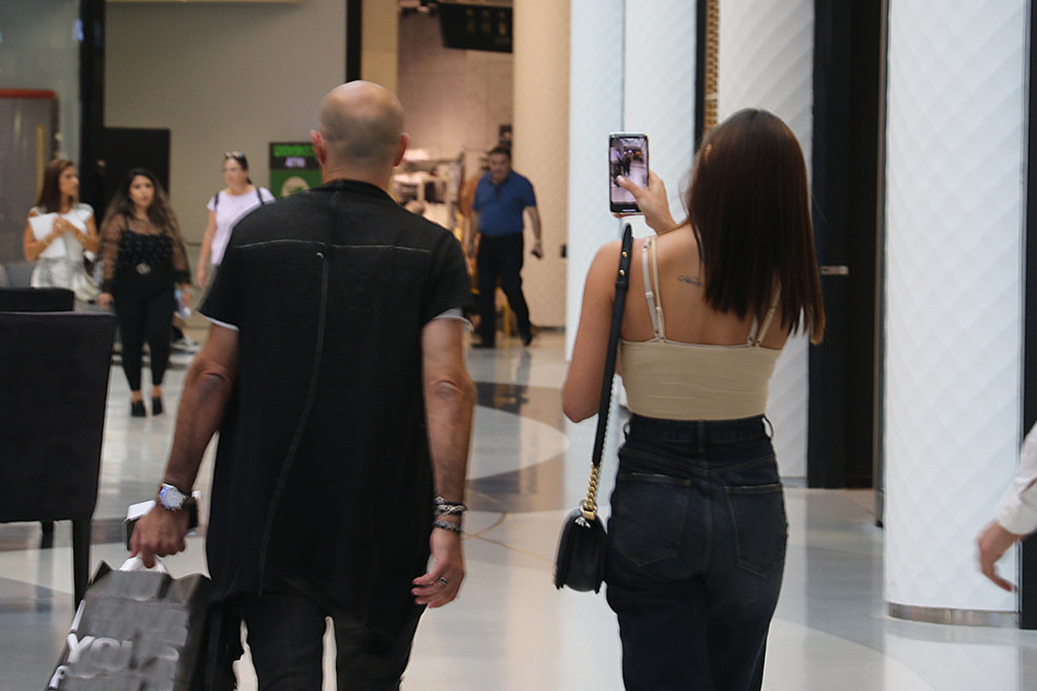 מצלמת אותנו (צילום: פול סגל)