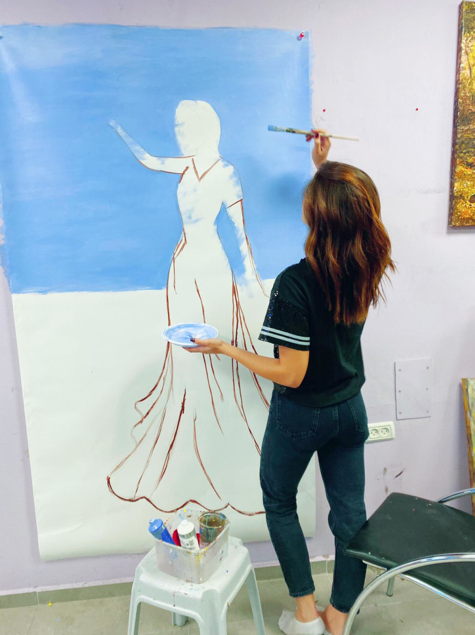 דניאל גרינברג מציירת (צילום: באדיבות נתנאל מויאל יח"צ)