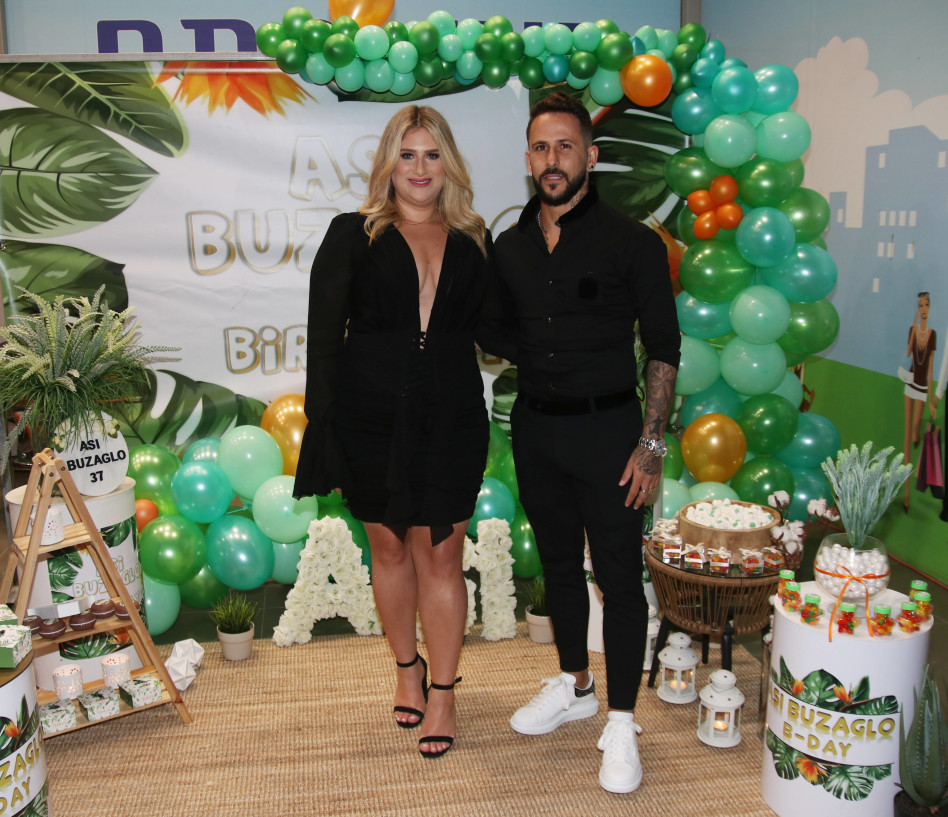 אסי בוזגלו עם אשתו עדי (צילום: אור גפן)