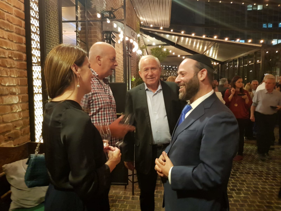 (דיכטר, דיסקין ואשתו, והרב ערבליך (צילום: עמותת למענכם